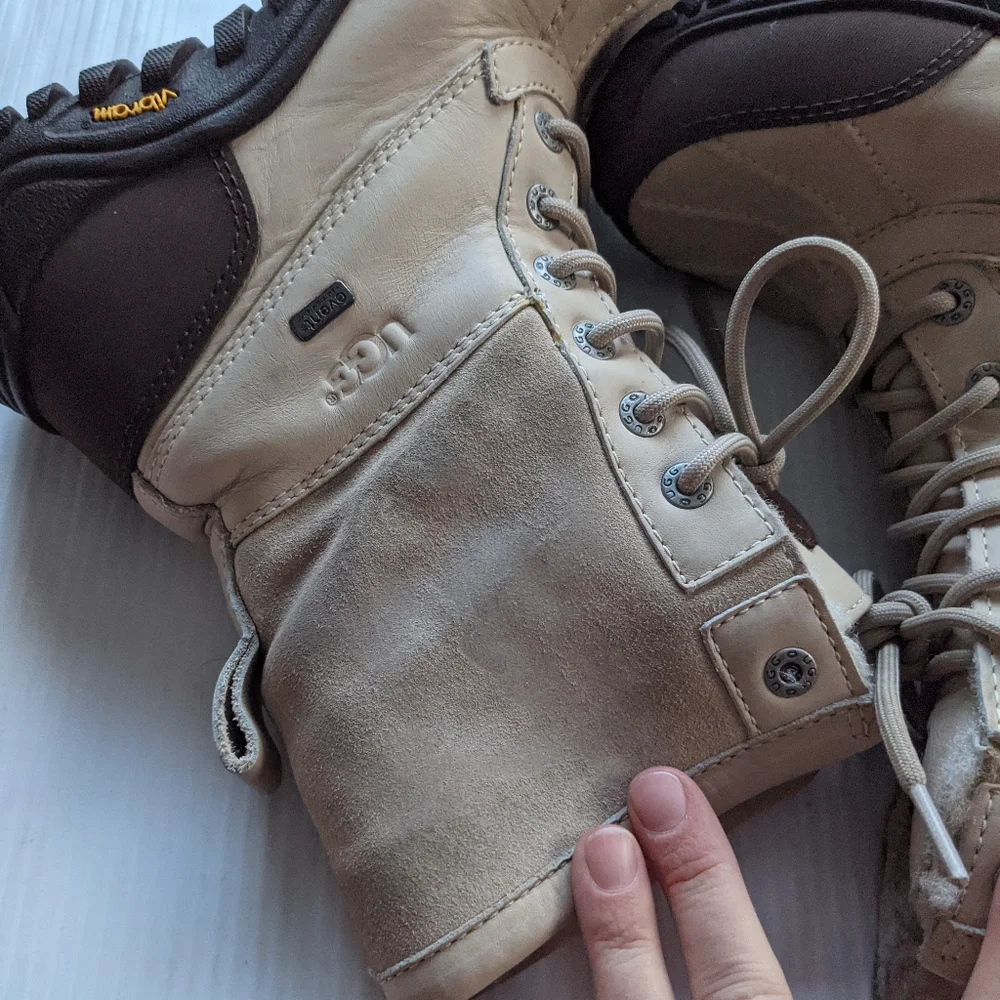 UGG Adirondack tan fur lined lace-up boots